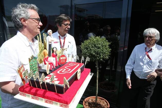 Formel 1, GP von Spanien, Bernie Ecclestone erhält eine Torte von Christian Escriba BARCELONA -may 14- SPAIN: Bernie Ecclestone receives a cake from pastry chef Christian Escriba on the day of his birthday in the Barcelona-Catalunya Circuit, on may 14, 2016. Photo: Joan Valls Urbanandsport Cordon Press  xJoanxValls Urbanandsportx xBERNIE-ECCLESTONE-BIRTHDAYx