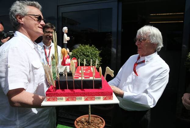 Formel 1, GP von Spanien, Bernie Ecclestone erhält eine Torte von Christian Escriba BARCELONA -may 14- SPAIN: Bernie Ecclestone receives a cake from pastry chef Christian Escriba on the day of his birthday in the Barcelona-Catalunya Circuit, on may 14, 2016. Photo: Joan Valls Urbanandsport Cordon Press  xJoanxValls Urbanandsportx xBERNIE-ECCLESTONE-BIRTHDAYx