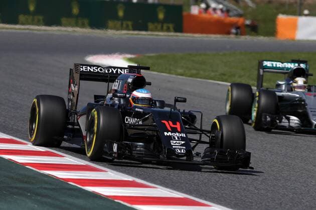 Formel 1, GP von Spanien, 3. Freies Training Spanish Grand Prix, Barcelona 12 - 15 May 2016 14.05.2016 - Free Practice 3, Fernando Alonso (ESP) McLaren Honda MP4-31 and Lewis Hamilton (GBR) Mercedes AMG F1 W07 Hybrid 