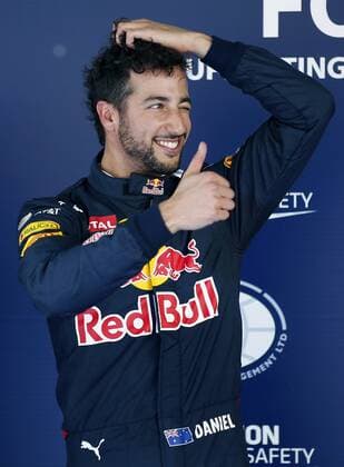 Formel 1, GP von Spanien, 3. Freies Training Australian Formula One driver Daniel Ricciardo, of Red bull, celebrates after placing third in the qualification session at the Barcelona-Catalunya circuit in Montmelo at Barcelona, Spain, on 14 May 2016. The Spanish Formula One Grand Prix will take place on 15 May 2016. SPANISH GRAND PRIX !ACHTUNG: NUR REDAKTIONELLE NUTZUNG!  GRA192 20160514-635988387036572480