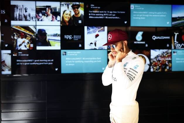 Bilder des Tages - SPORT Formel 1, GP von Spanien, 3. Freies Training Motorsports: FIA Formula One World Championship WM Weltmeisterschaft 2016, Race in Barcelona, 44 Lewis Hamilton (GBR, Mercedes AMG Petronas F1 Team), xHOCHxZWEIx