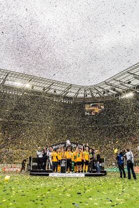 Themen der Woche - SPORT Bilder des Tages - SPORT Dresden, Deutschland, 14.05.2016: Fußball 3. Liga Saison 2015 2016 - SG Dynamo Dresden - SG Sonnenhof Grossaspach Großaspach. Dynamo Dresden feiert die Meisterschaft der 3. Liga.