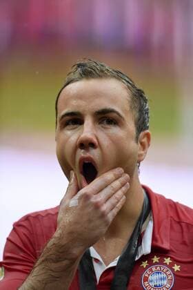 Themen der Woche - SPORT Bilder des Tages - SPORT 14.05.2016, Fussball 1.Bundesliga 2015 2016, 34.Spieltag, FC Bayern München - Hannover 96, in der Allianz-Arena München. Deutscher Meister! Mario Götze (FC Bayern München) nachdenklich. 