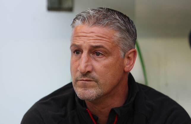 VfL vs Stuttgart 1. BL Wolfsburg, Deutschland. 14.05.2016, FUßBALL - VfL Wolfsburg vs VfB Stuttgart, 1. Bundesliga, Saison 2015-2016, Volkswagen Arena. Bild zeigt: Trainer Jürgen Kramny (VfB Stuttgart) Wolfsburg
