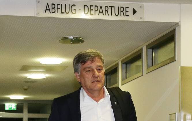 Stuttgart , Fußball Bundesliga Ankunft VfB Stuttgart aus Wolfsburg nach dem Abstieg in die 2.Bundesliga , Präsident Bernd Wahler