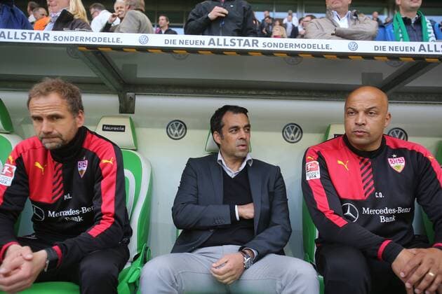 Robin Dutt (Vorstand Stuttgart), vor dem Spiel auf der Bank VfL Wolfsburg - VfB Stuttgart 1.Bundesliga 2015 2016, Fußball, Fussball, soccer, men, Männer, Männer, Herren, Deutschland, Germany, Ergebnis Wolfsburg, 14.5.2016