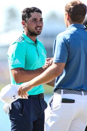 May 14, 2016: Jason Day shakes hands with Jordan Spieth following the completion of Round 2 of THE PLAYERS Championship at TPC Sawgrass in Ponte Vedra Beach, Fl. (Photo by David Rosenblum Icon Sportswire) GOLF: MAY 14 PGA Golf Herren - THE PLAYERS Championship - Third Round Icon1605142831 EDITORIAL USE ONLY
