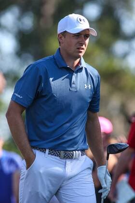 May 14, 2016: Jordan Spieth tees off on the 16th hole. Spieth is finishing up his second round of THE PLAYERS Championship at TPC Sawgrass in Ponte Vedra Beach, Fl. after rain delayed several players from completing the round on Friday. (Photo by David Rosenblum Icon Sportswire) GOLF: MAY 14 PGA Golf Herren - THE PLAYERS Championship - Third Round Icon1605142820 EDITORIAL USE ONLY