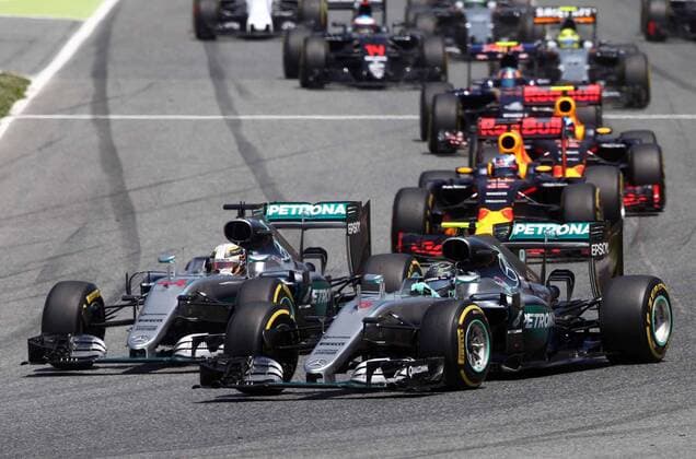 British Formula One driver Lewis Hamilton (L), of Mercedes, and teammate, German Nico Rosberg (R), at the start of the Spanish Formula One Grand Prix at the Barcelona-Catalunya circuit in Barcelona, northeastern Spain, on 15 May 2016. SPANISH GRAND PRIX !ACHTUNG: NUR REDAKTIONELLE NUTZUNG!  GRA192 20160515-635989192401167614