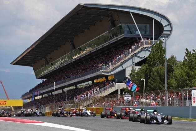 Spanish Grand Prix, Barcelona 12 - 15 May 2016 15.05.2016 - Race, Start of the race, Lewis Hamilton (GBR) Mercedes AMG F1 W07 Hybrid leads team mate Nico Rosberg (GER) Mercedes AMG F1 W07 Hybrid at the start of the race. 