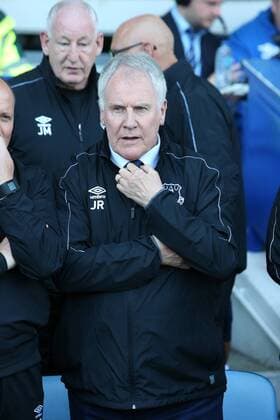 15.05.2016. Goodison Park, Liverpool, England. Barclays Premier League. Everton versus Norwich. Everton caretaker manager Joe Royle in the dugout before kickoff. xDavidxBlunsdenx  ActionPlus11737422