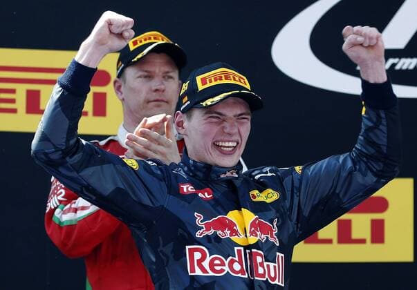 Themen der Woche - SPORT Bilder des Tages - SPORT Formel 1, GP von Spanien, Sieger Max Verstappen Dutch Formula One driver Max Verstappen (R), Red Bull, celebrates his victory at the Spanish Formula One Grand Prix at the Barcelona-Catalunya circuit in Barcelona, northeastern Spain, on 15 May 2016. Verstappen has become the youngest driver ever to win a Formula One GP race at the age of 18 years, 7 months and 15 days. SPANISH GRAND PRIX !ACHTUNG: NUR REDAKTIONELLE NUTZUNG!  20160515-635989266724627701