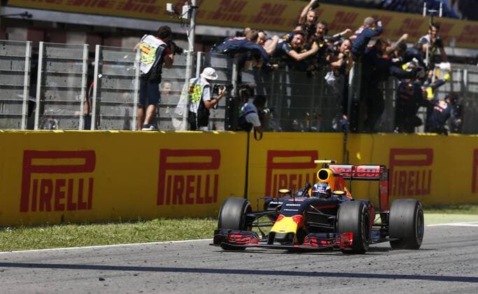 Formel 1, GP von Spanien, Sieger Max Verstappen Motorsports: FIA Formula One World Championship WM Weltmeisterschaft 2016, Race in Barcelona, 33 Max Verstappen (NDL, Red Bull Racing), xHOCHxZWEIx