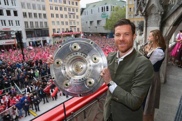MUNICH, GERMANY - MAY 15: Xabi Alonso of Bayern Muenchen celebrate winning the German Championship title on the town hall balcony at Marienplatz on May 15, 2016 in Munich, Germany. xpoolx Xabi Alonso 