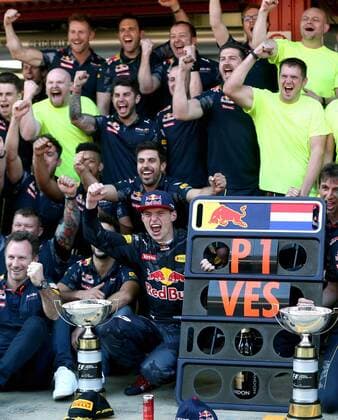 Formel 1, GP von Spanien, Sieger Max Verstappen Dutch Formula One driver Max Verstappen (C), Red Bull, celebrates his victory at the Spanish Formula One Grand Prix at the Barcelona-Catalunya circuit in Barcelona, northeastern Spain, on 15 May 2016. Verstappen has become the youngest driver ever to win a Formula One GP race at the age of 18 years, 7 months and 15 days. SPANISH GRAND PRIX !ACHTUNG: NUR REDAKTIONELLE NUTZUNG!  20160515-635989308894323616