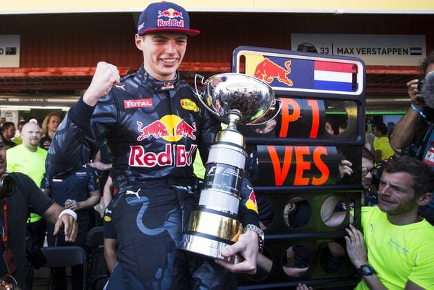 Formel 1, GP von Spanien, Sieger Max Verstappen May 13rd, 14th and 15th, 2016 - Barcelona, Spain - Red Bull team celebrating the first victory of 33 Max Verstappen (Nederland) - Red Bull Racing during the Formula One Spanish Grand Prix at Circuit de Barcelona - Catalunya. Barcelona, May 13rd, 14th and 15th, 2016. (Photo: Xavi Bonilla Cordon Press)  xXavixBonillax xx