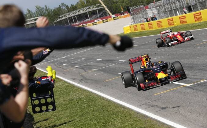 Bilder des Tages - SPORT Formel 1, GP von Spanien, Sieger Max Verstappen Motorsports: FIA Formula One World Championship WM Weltmeisterschaft 2016, Race in Barcelona, 33 Max Verstappen (NDL, Red Bull Racing), xHOCHxZWEIx