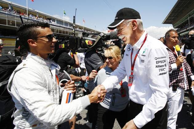 Formel 1, GP von Spanien, Dieter Zetsche vor dem Rennen Motorsports: FIA Formula One World Championship WM Weltmeisterschaft 2016, Race in Barcelona, 94 Pascal Wehrlein (GER, Manor Racing MRT), Dr. Dieter Zetsche (Vorstandsvorsitzender der Daimler AG und Leiter Mercedes-Benz Cars), xHOCHxZWEIx