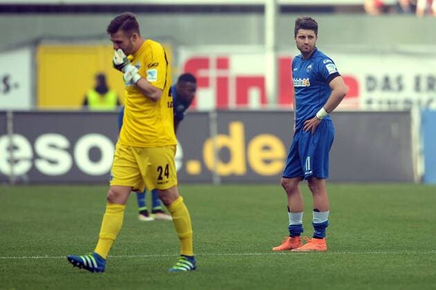 Moritz Stoppelkamp (SC Paderborn 07) enttaeuscht, frustriert, Emotion nach der Niederlage, Abstieg, Daniel Heuer Fernandes (Torwart SC Paderborn 07) (L) -- Fussball --- 2. Bundesliga --- SC Paderborn 07 vs 1. FC Nuernberg --- 15.05.2016 Paderborn Copyright: Sippel xEibner-Pressefoto EP_rsl