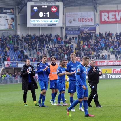 die Mannschaft, Team (SC Paderborn 07) enttaeuscht, frustriert, Emotion nach der Niederlage, Abstieg, Marvin Bakalorz (SC Paderborn 07) (vorne) -- Fussball --- 2. Bundesliga --- SC Paderborn 07 vs 1. FC Nuernberg --- 15.05.2016 Paderborn Copyright: Sippel xEibner-Pressefoto EP_rsl