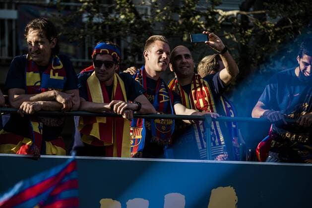 Fußball, Marc-Andre ter Stegen feiert mit FC Barcelona spanische Meisterschaft Fußball, FC Barcelona Meister-Korso durch die Innenstadt May 15, 2016 - Barcelona, Catalonia, Spain - Marc-Andre ter Stegen FC Barcelona Barca s players and technical staff during the FC Barcelona s open top bus victory parade after winning the 24th Spanish football league title in the club history Tens Of Thousands Attend Parade To Celebrate FC Barcelona s 24th League Title - ZUMAo105