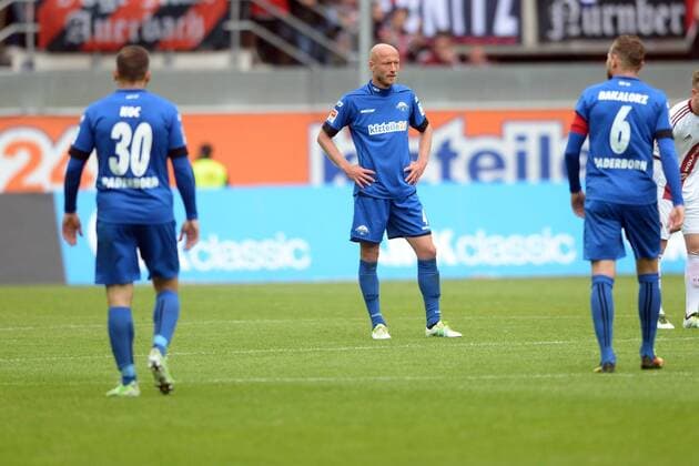 enttaeuscht, frustriert, Emotion: Tim Sebastian (SC Paderborn 07) (M), Sueleyman Koc (SC Paderborn 07) (L) und Marvin Bakalorz (R) -- Fussball --- 2. Bundesliga --- SC Paderborn 07 vs 1. FC Nuernberg --- 15.05.2016 Paderborn Copyright: Sippel xEibner-Pressefoto EP_rsl