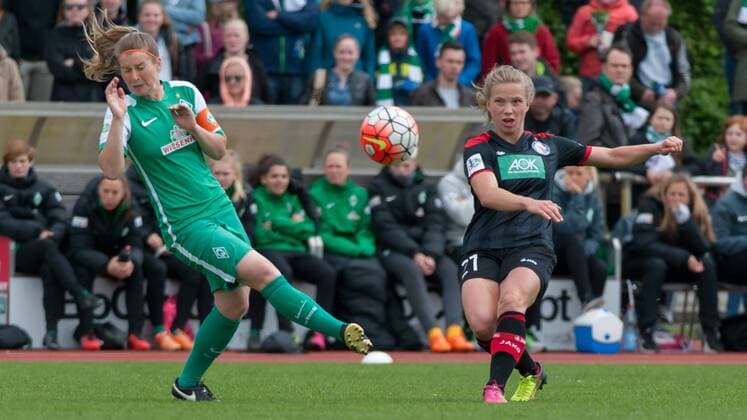 v.li.: Marie-Louise Eta (SV Werder Bremen, 6) kann den Schuss von Tabea Kemme (1. FFC Turbine Potsdam, 21) nicht verhindern, Fussball, Allianz Frauen-Bundesliga, SV Werder Bremen - 1. FFC Turbine Potsdam, xobx