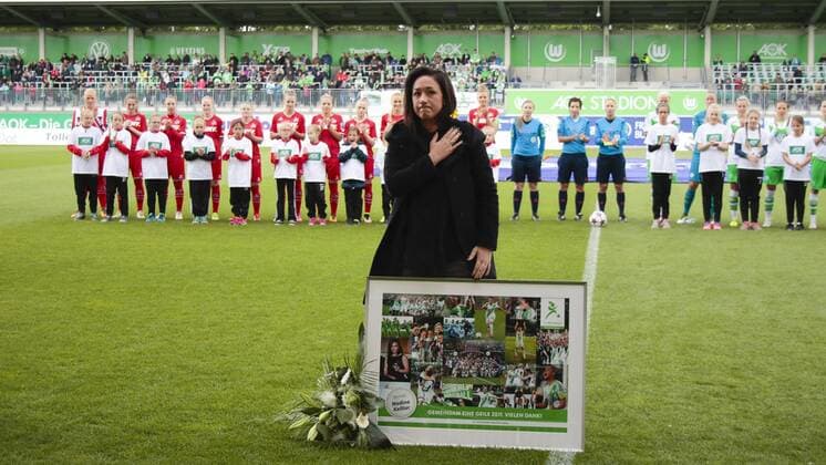 Fußball, Allianz Frauen Bundesliga, VfL Wolfsburg - 1 . FC Köln; Abschied von Nadine Keßler (Kessler, Wolfsburg, 13). xtgx