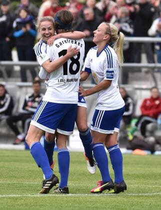 16.05.2016, xblx, Fussball 1.Bundesliga Damen, 1.FFC Frankfurt - Bayer 04 Leverkusen, emspor, v.l. Jackie Groenen (1.FFC Frankfurt), Kerstin Garefrekes (1.FFC Frankfurt), Mandy Islacker (1.FFC Frankfurt), Goal scored, Tor zum 2:0 durch Jackie Groenen (1.FFC Frankfurt), celebrate the goal, Torjubel Frankfurt am Main