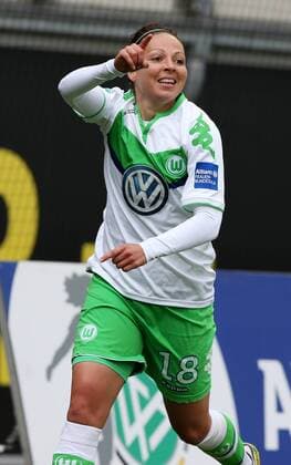 Vanessa Bernauer (VfL Wolfsburg) bejubelt ihr Tor