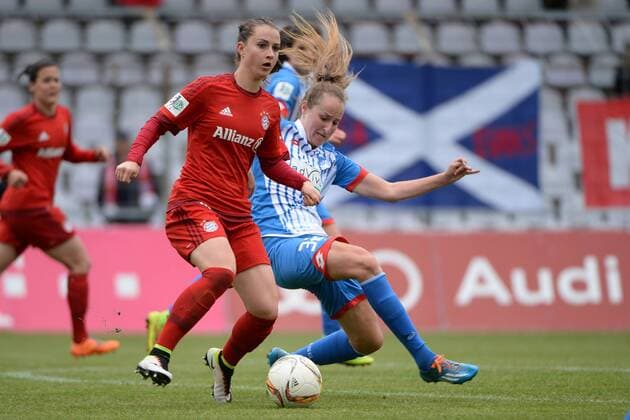 v.li.: Sara Ilonka Däbritz (Sara Daebritz, FC Bayern München, FCB, 33) Tamar Dongus (Hoffenheim, 32) im Zweikampf, Duell, duel, tackle, Dynamik, Action, Aktion , Fussball, Allianz Frauen-Bundesliga, FC Bayern München - TSG 1899 Hoffenheim, xslx