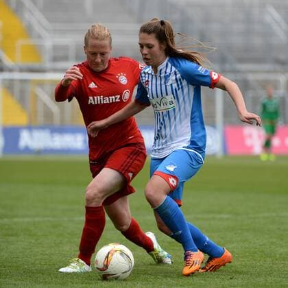 v.li.: Melanie Behringer (FC Bayern München, FCB, 7) Isabella Hartig (Hoffenheim, 13) im Zweikampf, Duell, duel, tackle, Dynamik, Action, Aktion , Fussball, Allianz Frauen-Bundesliga, FC Bayern München - TSG 1899 Hoffenheim, xslx