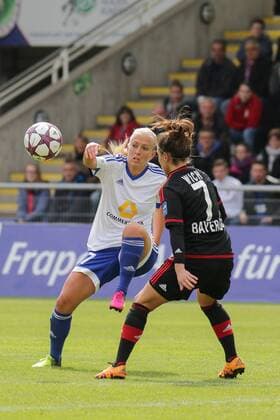 Bilder des Tages - Sport v.li.: Mandy Islacker (Frankfurt, 17), Jessica Wich (B04, 7), Fussball, Allianz Frauen-Bundesliga, 1. FFC Frankfurt - Bayer 04 Leverkusen, xozx