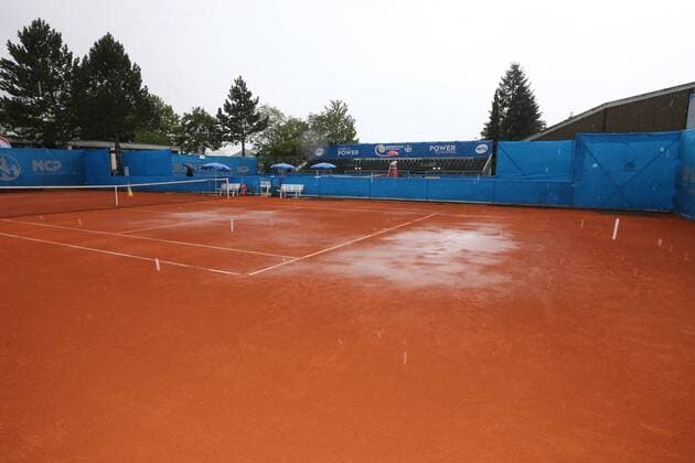 16.05.2016 - Tennis - Nürnberger Versicherungscup 2016 - WTA Tennis Damen Turnier Tournament - Damen Frauen - MaWi - Regen auf Sandplatz