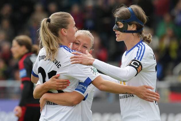 v.li.: Ana-Maria Crnogorcevic (Frankfurt, 21), Torschützin Mandy Islacker (Frankfurt, 17) und Kerstin Garefrekes (Frankfurt, 18) jubeln über das Tor zum 3:0, Jubel, Torjubel, Torerfolg, celebrate the goal, goal, celebration, Jubel ueber das Tor, optimistisch, Action, Aktion, Fussball, Allianz Frauen-Bundesliga, 1. FFC Frankfurt - Bayer 04 Leverkusen, xozx