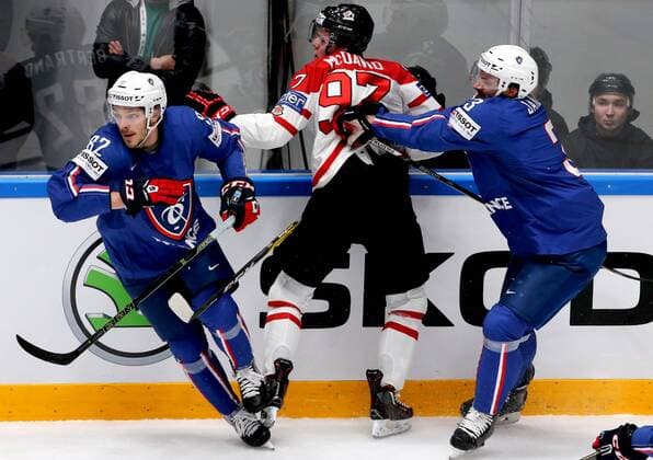 ST. PETERSBURG, RUSSIA. MAY 16, 2016. France s Charles Bertrand (L), Jonathan Janil (R) and Canada s Connor McDavid (C) in action in their 2016 IIHF World Championship WM Weltmeisterschaft Preliminary Round Group B Ice hockey Eishockey match at Yubileyny Sports Palace. Alexander Demianchuk TASS  TS023370