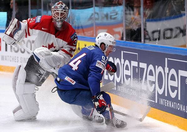 ST. PETERSBURG, RUSSIA. MAY 16, 2016. Canada s goalie Calvin Pickard (L) and France s Tim Bozon in action in their 2016 IIHF World Championship WM Weltmeisterschaft Preliminary Round Group B Ice hockey Eishockey match at Yubileyny Sports Palace. Sergei Savostyanov TASS  TS023374