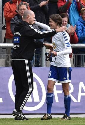 16.05.2016, xblx, Fussball 1.Bundesliga Damen, 1.FFC Frankfurt - Bayer 04 Leverkusen, emspor, v.l. Trainer Matt Ross (1.FFC Frankfurt), Kerstin Garefrekes (1.FFC Frankfurt) Frankfurt am Main
