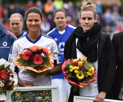 16.05.2016, xblx, Fussball 1.Bundesliga Damen, 1.FFC Frankfurt - Bayer 04 Leverkusen, emspor, v.l. Dzsenifer Marozsan (1.FFC Frankfurt), Simone Laudehr (1.FFC Frankfurt), Verabschiedung, Ehrung Frankfurt am Main
