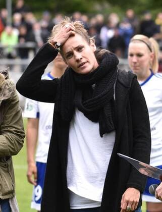 16.05.2016, xblx, Fussball 1.Bundesliga Damen, 1.FFC Frankfurt - Bayer 04 Leverkusen, emspor, v.l. Simone Laudehr (1.FFC Frankfurt), Verabschiedung Frankfurt am Main