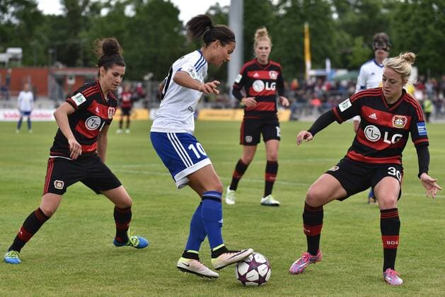16.05.2016, xblx, Fussball 1.Bundesliga Damen, 1.FFC Frankfurt - Bayer 04 Leverkusen, emspor, v.l. Kristina Sundov (Bayer 04 Leverkusen Damen), Dzsenifer Marozsan (1.FFC Frankfurt), Carolin Simon (Bayer 04 Leverkusen Damen) Frankfurt am Main