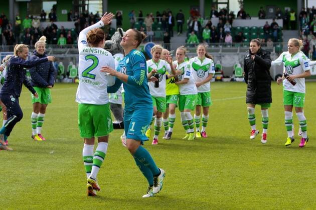 Fußball, Allianz Frauen Bundesliga, VfL Wolfsburg - 1 . FC Köln; Wolfsburg Jubel nach dem Abpfiff, Jubel nach Spielende, Freude, Emotion. xtgx
