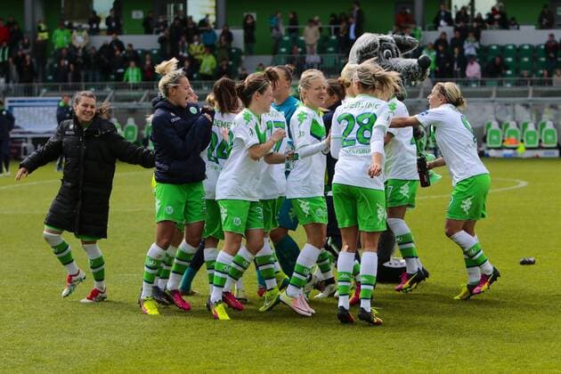 Fußball, Allianz Frauen Bundesliga, VfL Wolfsburg - 1 . FC Köln; Wolfsburg Jubel nach dem Abpfiff, Jubel nach Spielende, Freude, Emotion. xtgx