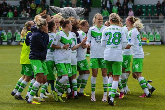Fußball, Allianz Frauen Bundesliga, VfL Wolfsburg - 1 . FC Köln; Wolfsburg Jubel nach dem Abpfiff, Jubel nach Spielende, Freude, Emotion. xtgx