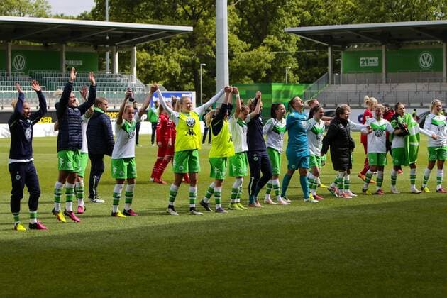 Fußball, Allianz Frauen Bundesliga, VfL Wolfsburg - 1 . FC Köln; Wolfsburg Jubel nach dem Abpfiff, Jubel nach Spielende, Freude, Emotion. xtgx