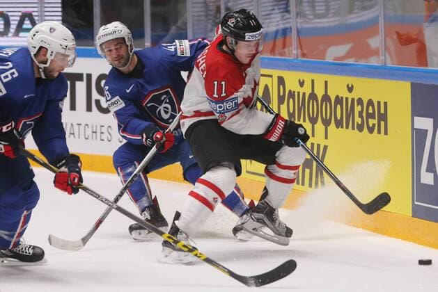 ST. PETERSBURG, RUSSIA. MAY 16, 2016. Canada s Brendan Gallagher (R) and France s Benjamin Dieude Fauvel, Gregory Beron (L-R) in action in their 2016 IIHF World Championship WM Weltmeisterschaft Preliminary Round Group B Ice hockey Eishockey match at Yubileyny Sports Palace. The Canadian Team won the game 4:0. Sergei Savostyanov TASS  TS0233E1
