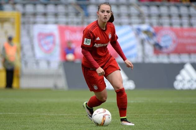 v.li.: Sara Ilonka Däbritz (Sara Daebritz, FC Bayern München, FCB, 33) Freisteller, Einzelbild, Aktion, Action , Fussball, Allianz Frauen-Bundesliga, FC Bayern München - TSG 1899 Hoffenheim, xslx