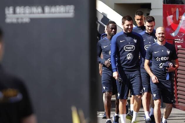 Fußball, EURO 2016, Trainingslager der Nationalmannschaft Frankreichs in Biarritz Nationalteam Frankreich Fußball Regina Biarritz Hotel & Spa Andre Pierre Gignac - Christophe Jallet - Hugo Lloris - Bacary Sagna FOOTBALL : Nationalteam Frankreich - Biarritz - 17 05 2016 Photomobilex 