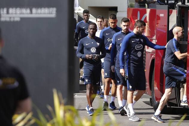 Fußball, EURO 2016, Trainingslager der Nationalmannschaft Frankreichs in Biarritz Nationalteam Frankreich Fußball Regina Biarritz Hotel & Spa Andre Pierre Gignac - Christophe Jallet - Hugo Lloris - Bacary Sagna FOOTBALL : Nationalteam Frankreich - Biarritz - 17 05 2016 Photomobilex 
