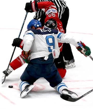 Eishockey, WM, Finnland - Kanada Finland s Mikko Koivu (front) and Canada s Ryan O Reilly in their 2016 IIHF World Championship WM Weltmeisterschaft Preliminary Round Group B Ice hockey Eishockey match at Yubileyny Sports Palace in St. Petersburg, Russia, May 17, 2016. Alexander Demianchuk TASS  TS023721